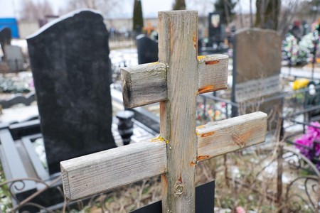 Религиовед объяснила, что можно и нельзя делать на Радоницу